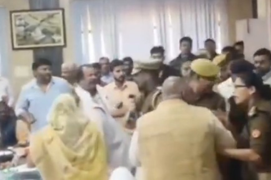 कानपूर  में बीजेपी सांसद और पूर्व सांसद में मची मार तो तगड़े मज़े ले गए अखिलेश यादव