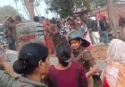 बलिया में CM योगी की पुलिस को जनता ने दौड़ा कर पीटा